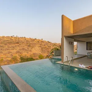 Stayvista's Sage Scenery - Mountain-view With Infinity Pool & Terrace Villa